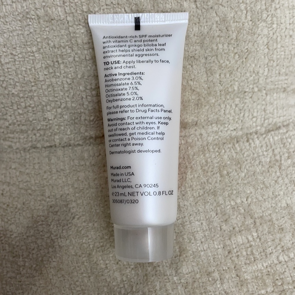 Murad Essential-C Day Moisture Broad Spectrum SPF - Picture 3 of 6